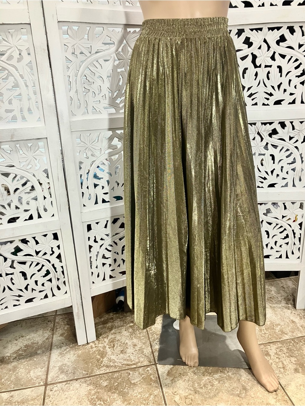 EUC Metallic Gold Pleated Elastic Pull On Maxi Skirt